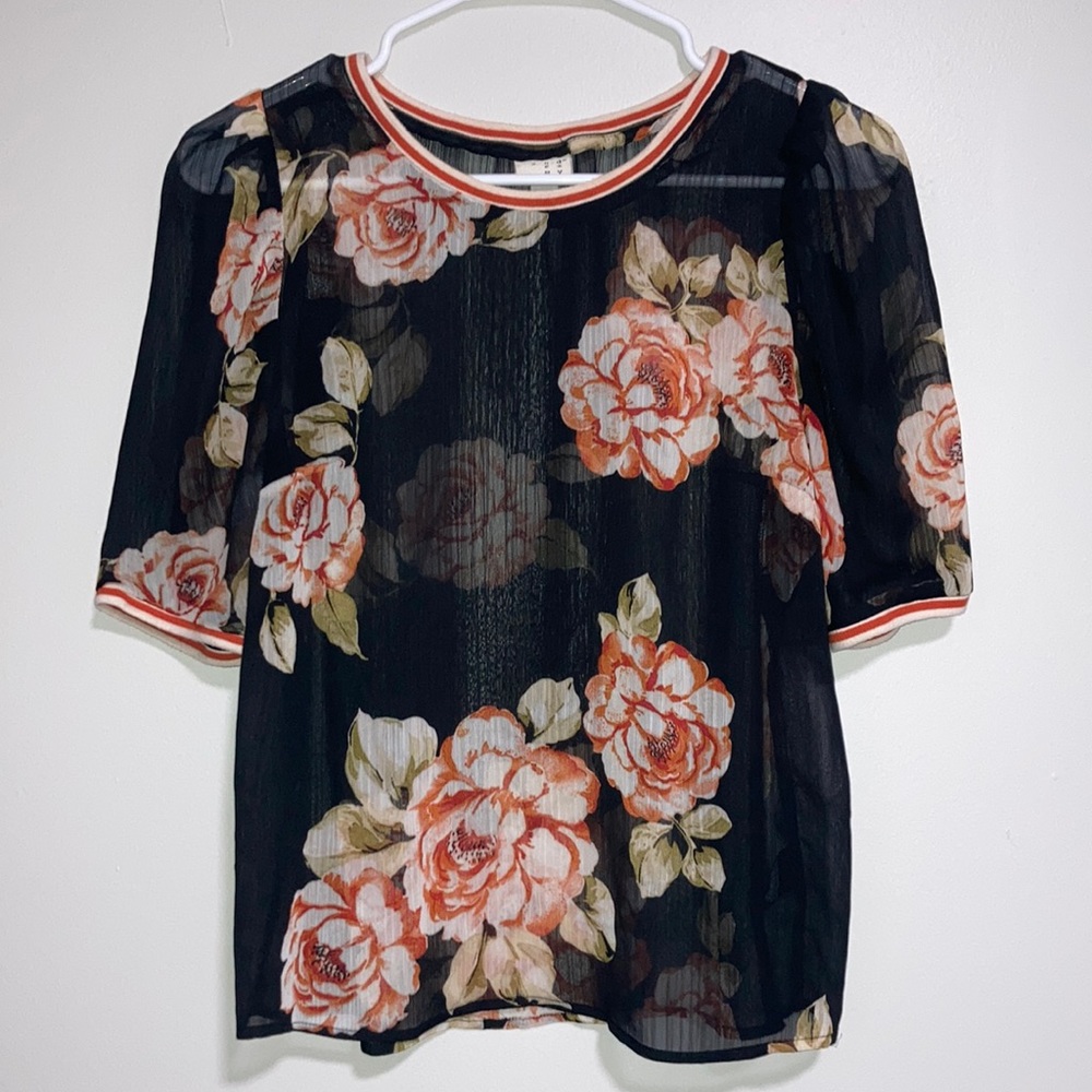 Adorable sheer floral blouse! XS